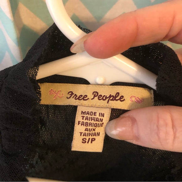 Free People ladies sheer black lace button down cap sleeves blouse top - Picture 5 of 9